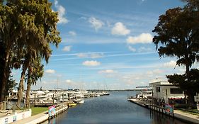 Crystal Cove Riverfront Resort